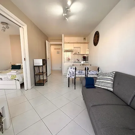 Bright Flat In The Center Of Daire *
